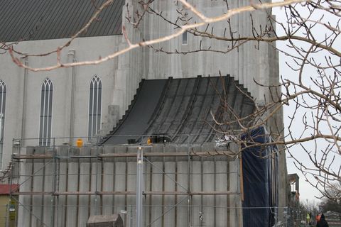 Frágangur þakpappa upp á vegg