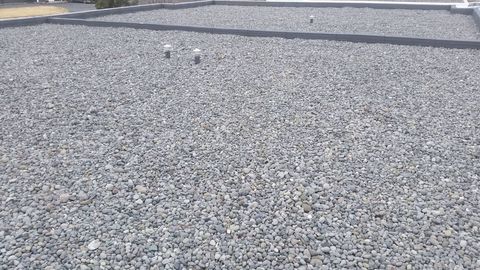 Steinkornayfirborð á þakpappa, nærmynd
